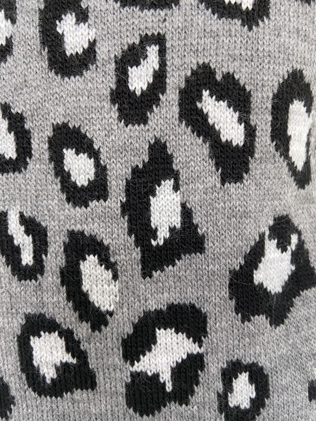 chunky knit leopard print close